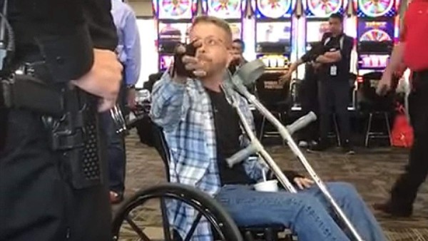 EUA: Un hombre agrede verbal y físicamente a otro por hablar español