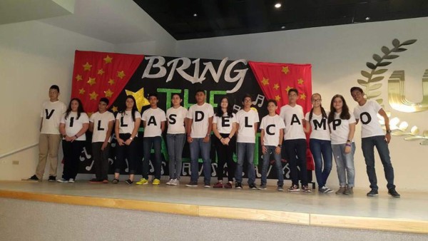 Con bailes y cantos celebran 17 años de éxito educativo