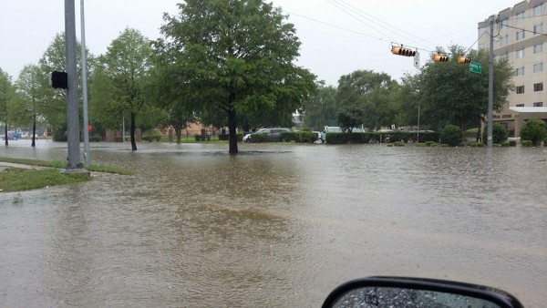 Inundaciones dejan al menos cinco muertos en Texas