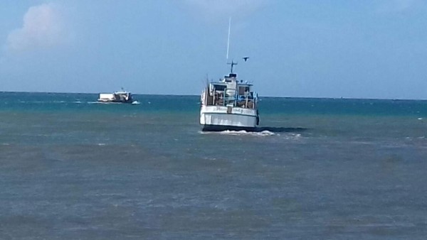 Embarcación está varada en La Ceiba