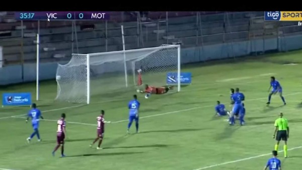 Video: Klusener bautiza al Victoria en su regreso a la Liga Nacional