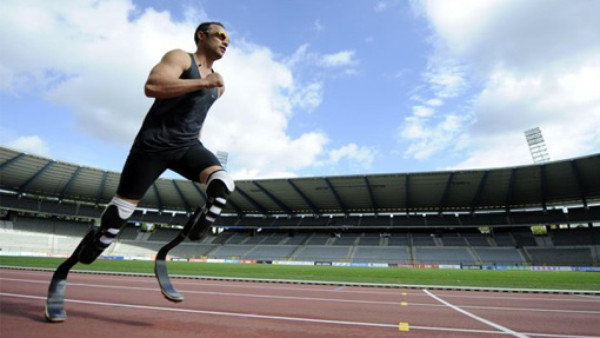 Pistorius vuelve a entrenar luego del asesinato de su novia