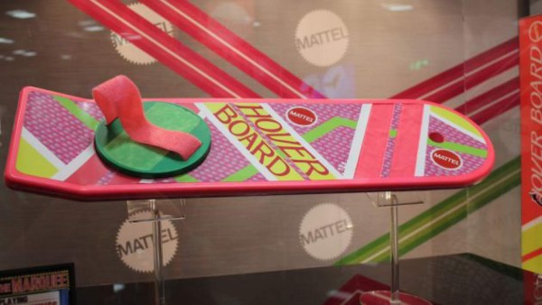 Aceptan la tabla voladora de 'Regreso al futuro' como transporte