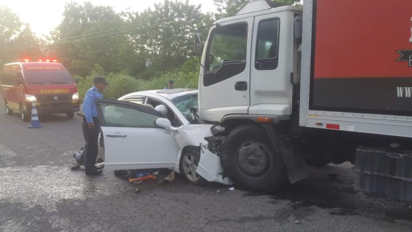 Cinco muertos, entre ellos un bebé de 15 días, deja accidente vial en Santa Rita, Yoro