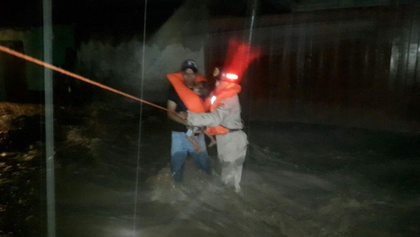 Desbordamiento del río Mangual obliga a evacuar a seis familias
