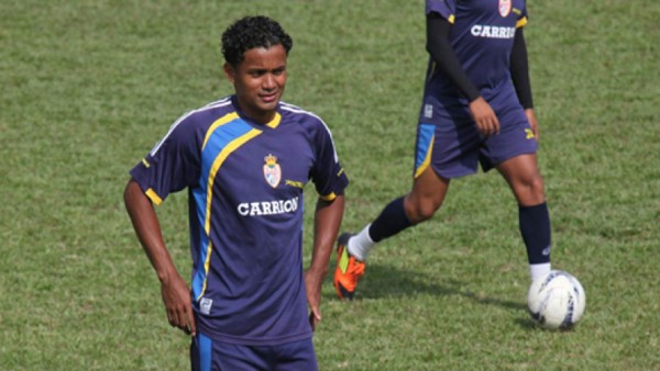 El Victoria ratifica tres refuerzos