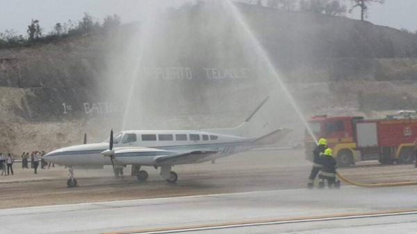 Presidente de Honduras inaugura aeropuerto en su ciudad natal
