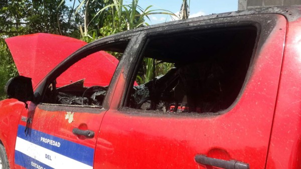 Queman carro de la Enee cuando iban a cortar energía