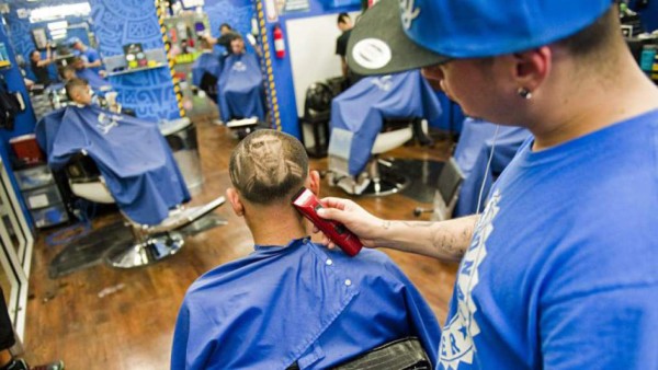 Fanático se diseña en el cabello la imagen de Lionel Messi