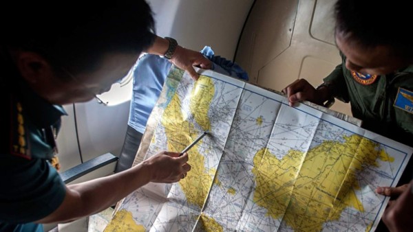 EUA envía destructor para buscar vuelo 8510 de AirAsia