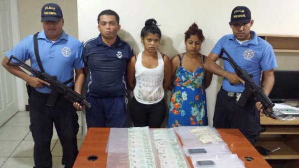 Capturan a supuestos pandilleros con carro robado