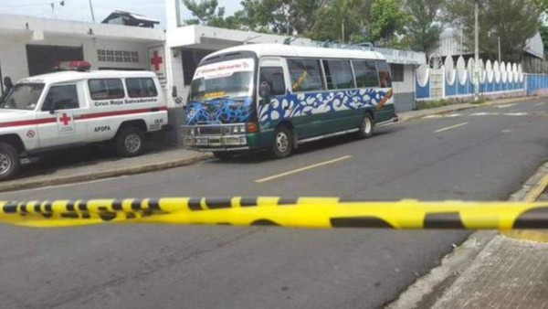 Matan a hombre en interior de microbús en El Salvador  