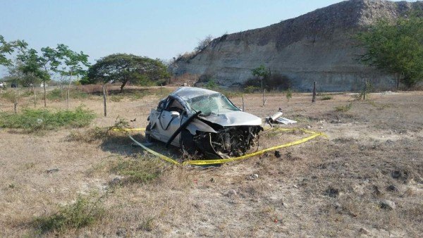 Conductor pierde la vida al volcarse en Canal Seco