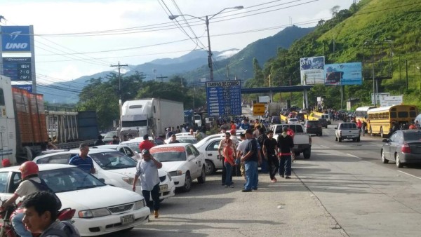 Desalojan a conductores de buses del bulevar del sur de San Pedro Sula