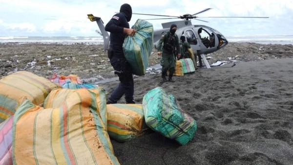 Autoridades de Costa Rica hallan 900 kilos de cocaína flotando en el mar