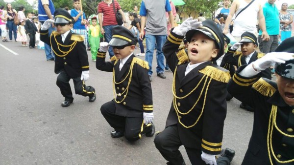 Los niños muestran fervor y amor a Honduras en los primeros desfiles para celebrar la Independencia.