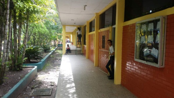 Denuncian cobros excesivos en gastos de graduación