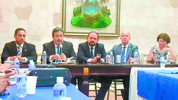 Ya no resolverán con una moneda empates políticos