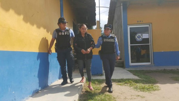 Madre queda presa por la muerte de su hija