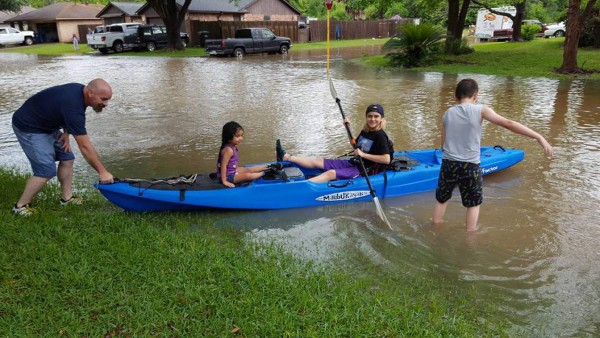 Inundaciones dejan al menos cinco muertos en Texas