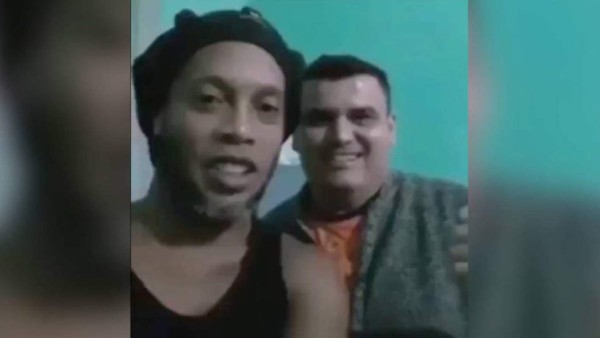 Ronaldinho sorprende con video desde la cárcel tras cumplir un mes en prisión