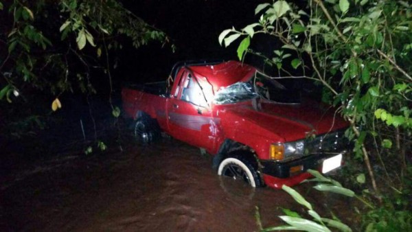 Río arrastra a jugador de fútbol en Santa Bárbara