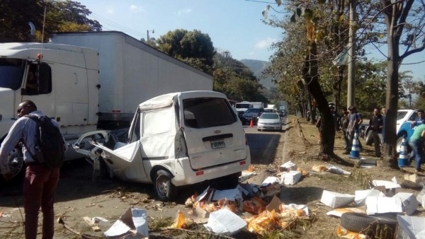 Conductor de microbus muere al estrellarse con un árbol en Villanueva