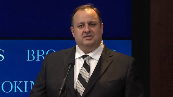 Renunció director de Oficina de Ética de los EUA  