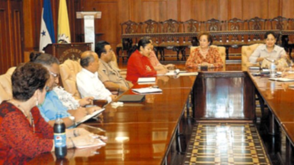 Juramentan comité de fiestas patrias