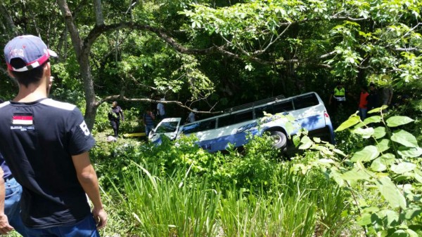 Accidente de bus deja 20 heridos en Santa Bárbara