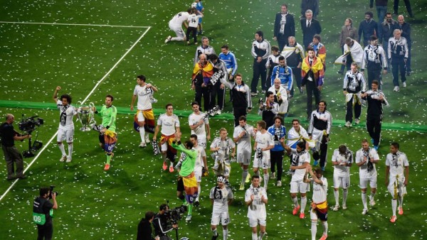 Júbilo blanco por la Décima en el Santiago Bernabeu