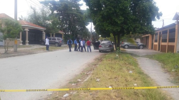 Hallan muerta a mujer dentro de un vehículo en San Pedro Sula