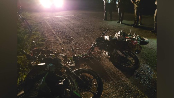 Dos muertos tras fuerte colisión entre dos motocicletas; una de las víctimas tiene 16 años