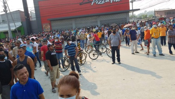 Habitantes de la López Arellano protestan por alimentos en medio de toque de queda absoluto