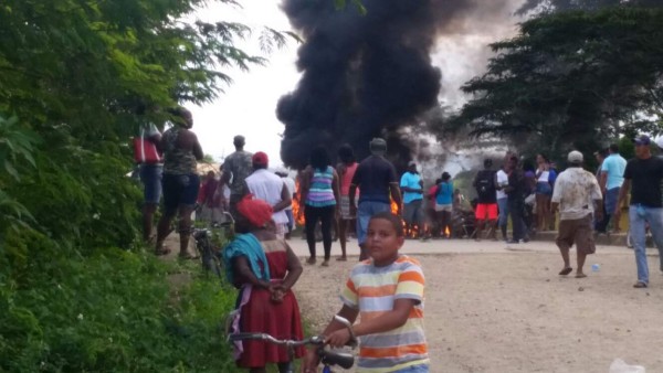 Incendian camión militar en Colón tras muerte de dos garífunas