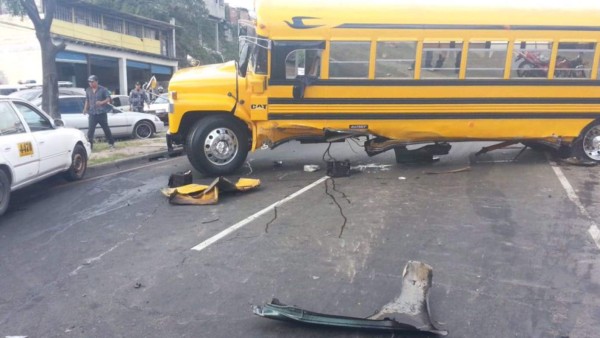 Bus interurbano se accidenta en Tegucigalpa