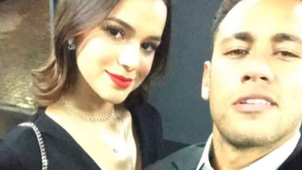 Video: Beso de Neymar y Bruna Marquezine revoluciona las redes