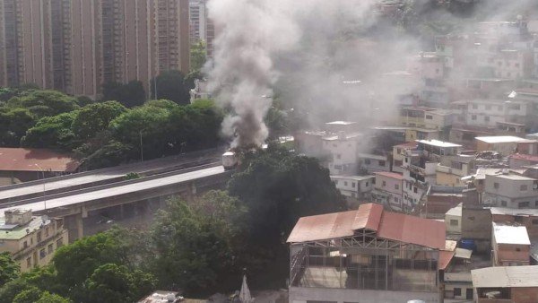 Zona de guerra en Caracas tras 18 horas de tiroteos