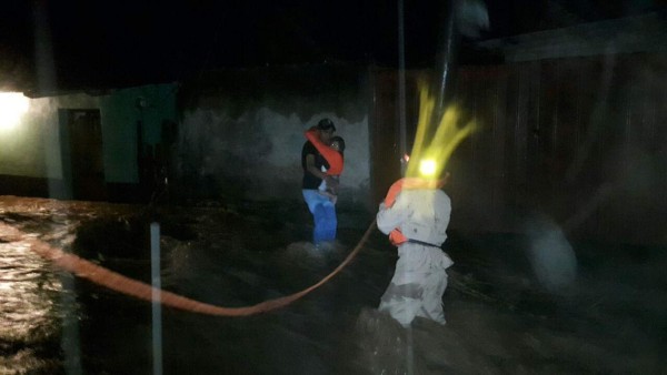 Desbordamiento del río Mangual obliga a evacuar a seis familias