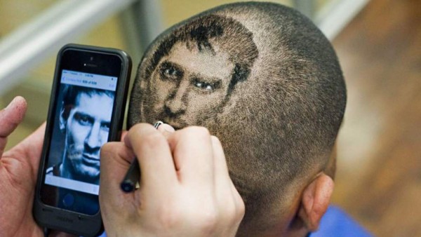 Fanático se diseña en el cabello la imagen de Lionel Messi