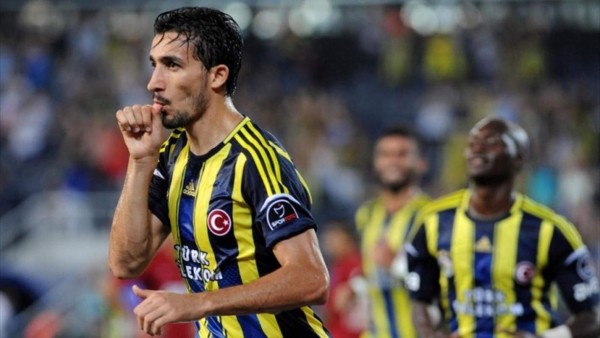 Tirotean camioneta de jugador del Fenerbahce