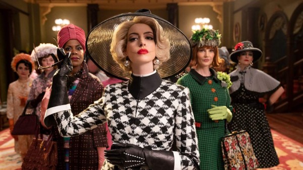 Anne Hathaway deslumbra como villana en tráiler de 'Las Brujas'