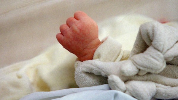 Un bebé nace con anticuerpos luego de que su madre se vacunara contra el covid 19