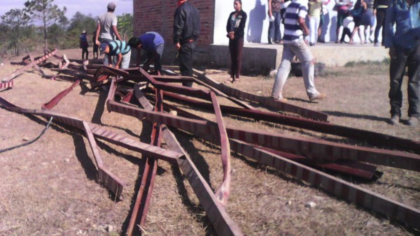 Vientos de 30 minutos dejaron graves daños