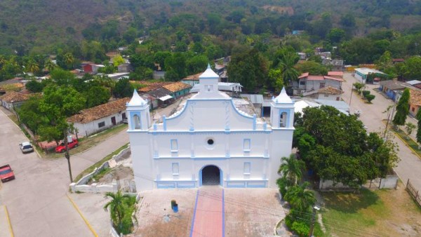 La histórica iglesia de Ilama actualmente está siendo remodelada.