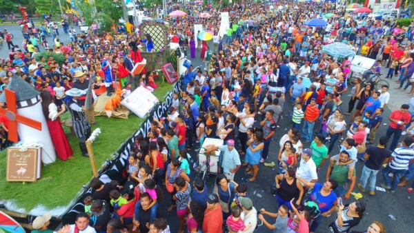 Fotos del ambiente en la feria juniana de San Pedro Sula