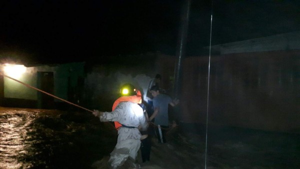 Desbordamiento del río Mangual obliga a evacuar a seis familias