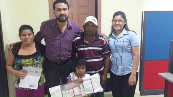 Grupo de Apoyo a Pacientes Renales dona catéter a la pequeña Dunia Reyes