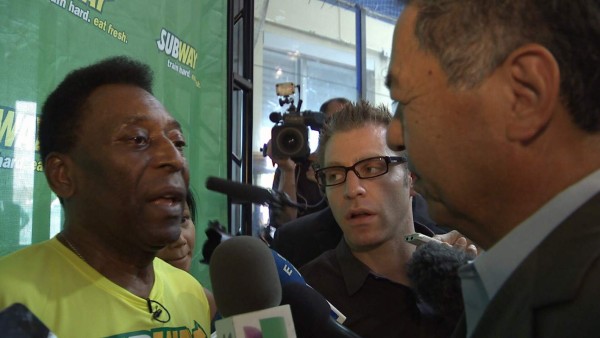 Hondureño pasa de vendedor de elotes a Univision