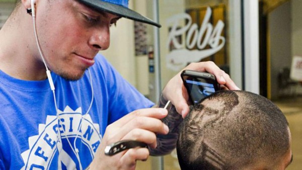 Fanático se diseña en el cabello la imagen de Lionel Messi